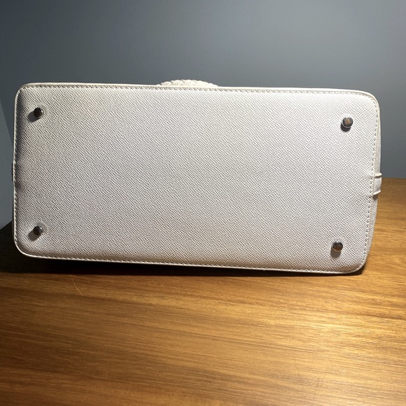 Chic, clean white handbag by LUI-JO - with detachable straps and dustbag. - Picture 6 of 7